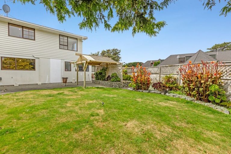 Photo of property in 17 Observatory Close, Whitby, Porirua, 5024