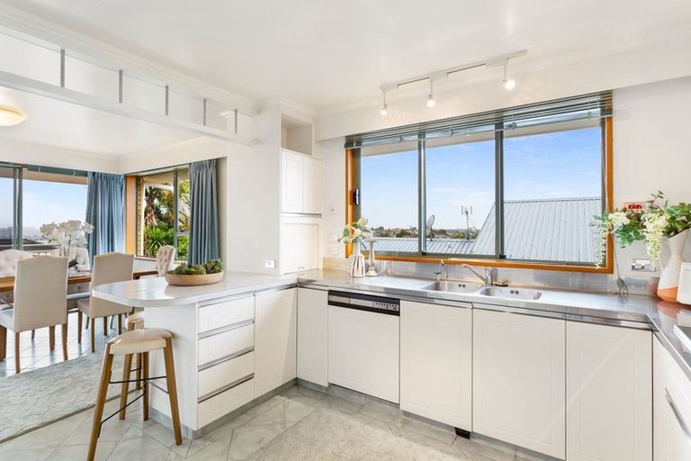 Photo of property in 10 Sunset Road, Unsworth Heights, Auckland, 0632