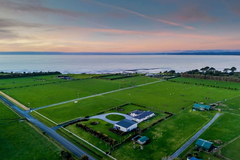 Photo of property in 60 Turangi Road, Motunui, Waitara, 4383