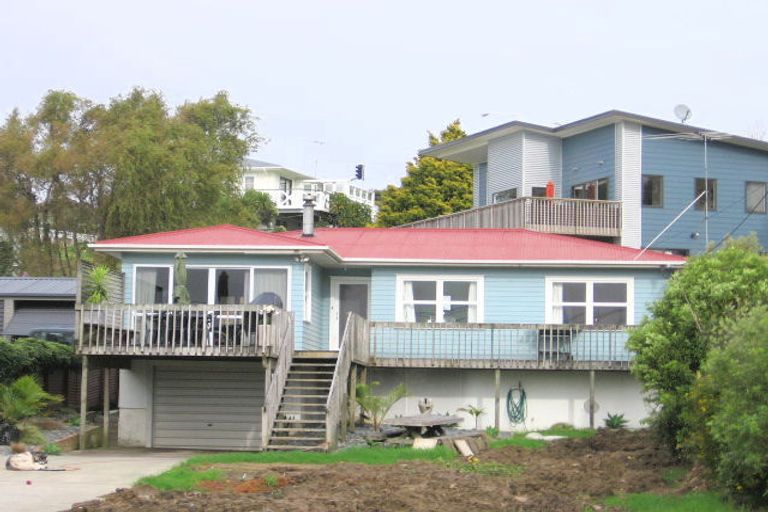 Photo of property in 47 Pohutukawa Avenue, Red Beach, 0932