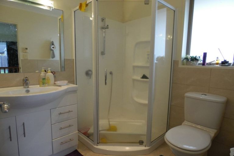 Photo of property in 60 South Kensington Way, Henderson, Auckland, 0612
