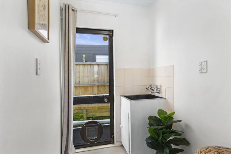 Photo of property in 2 Graham Avenue, Te Atatu Peninsula, Auckland, 0610