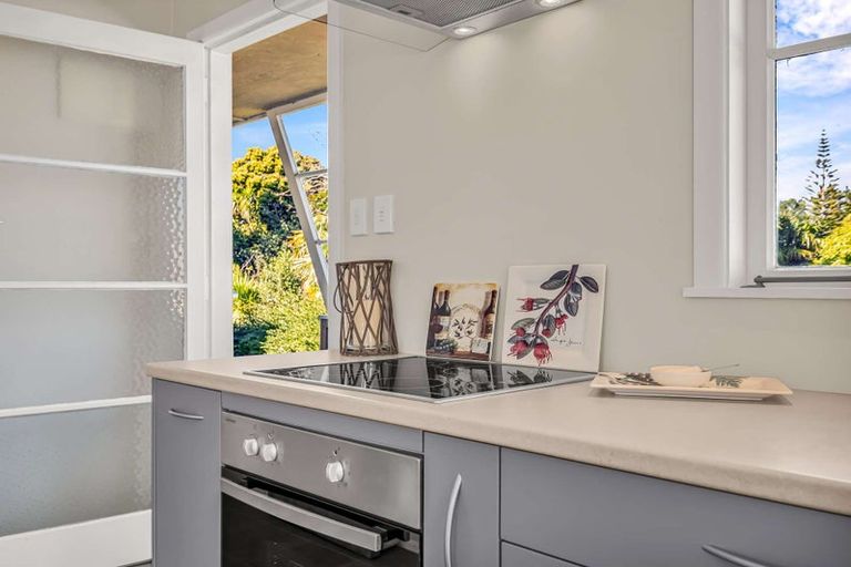 Photo of property in 33 James Mcleod Road, Shelly Beach, South Head, 0874