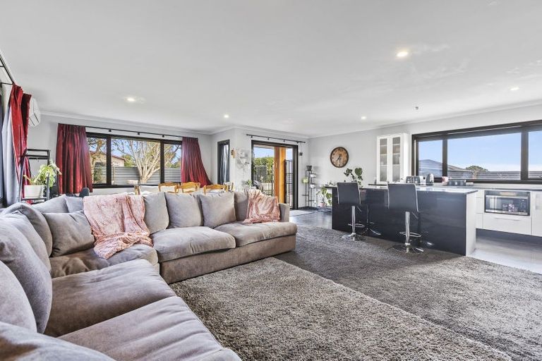 Photo of property in 15a Carthew Street, Okato, 4335