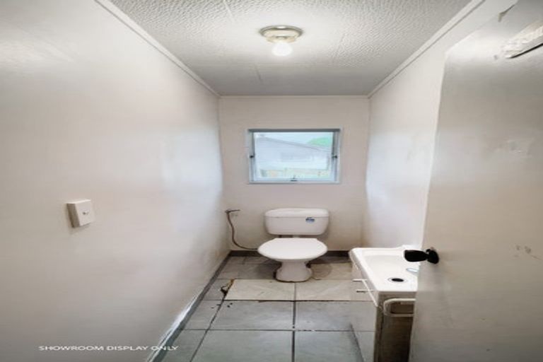 Photo of property in 1 Ballial Place, West Harbour, Auckland, 0618