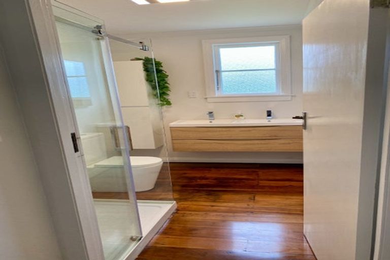 Photo of property in 2 Brassey Street, Waverley, 4510