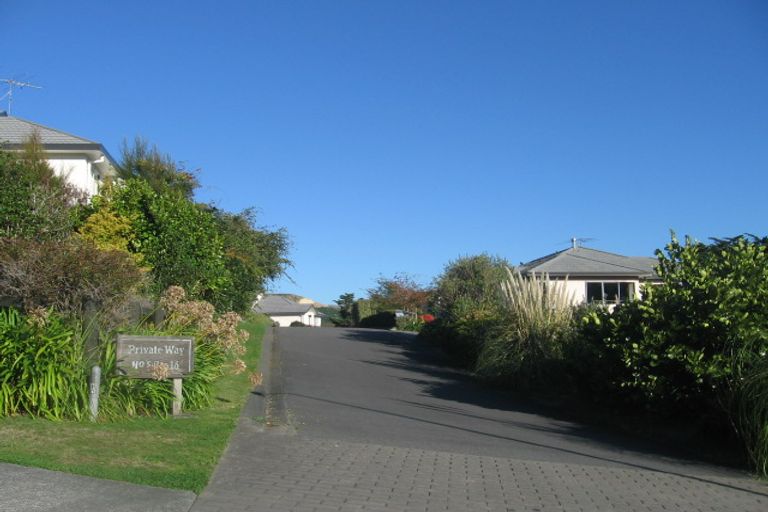 Photo of property in 12 Joseph Banks Drive, Whitby, Porirua, 5024