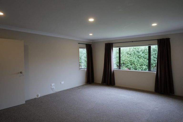 Photo of property in 27 Greig Place, Pukekohe, 2120