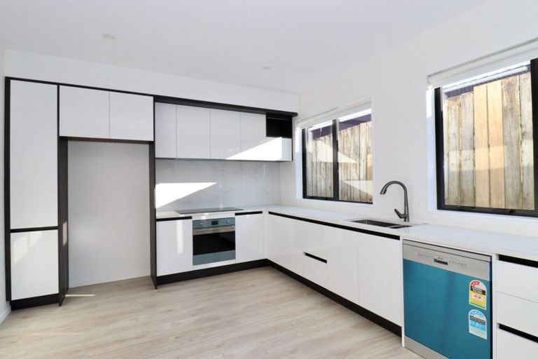 Photo of property in 8b Britannia Place, Half Moon Bay, Auckland, 2012