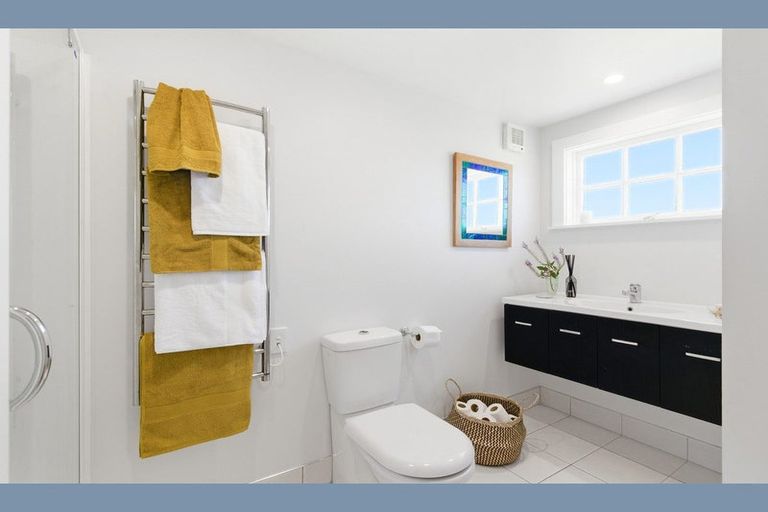Photo of property in 15 Lucknow Terrace, Khandallah, Wellington, 6035