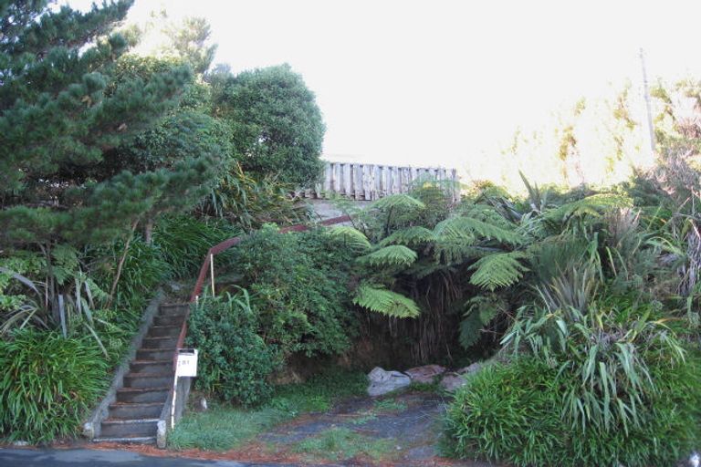 Photo of property in 51 Salford Street, Newlands, Wellington, 6037