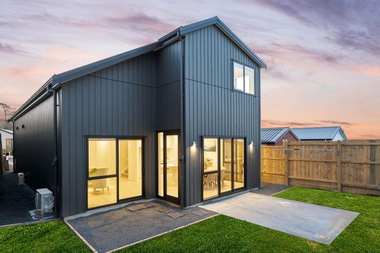 Photo of property in 27 Morus Road, Massey, Auckland, 0614