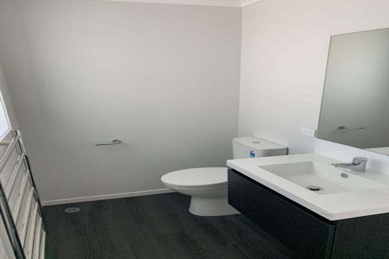 Photo of property in 91c Whites Line East, Waiwhetu, Lower Hutt, 5010