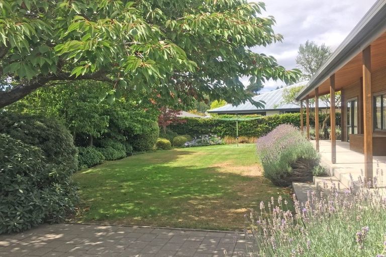 Photo of property in 21 Meadowstone Drive, Wanaka, 9305