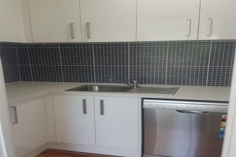 Photo of property in 52 Evans Road, Glen Eden, Auckland, 0602