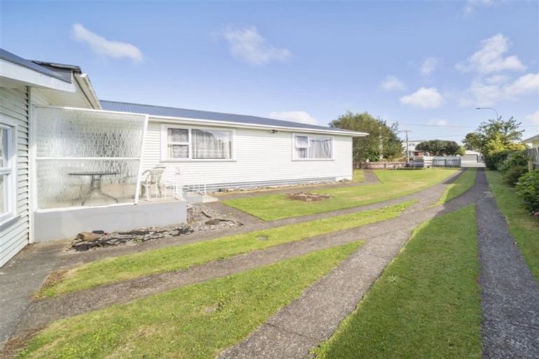 Photo of property in 9 Fyson Place, Hawera, 4610