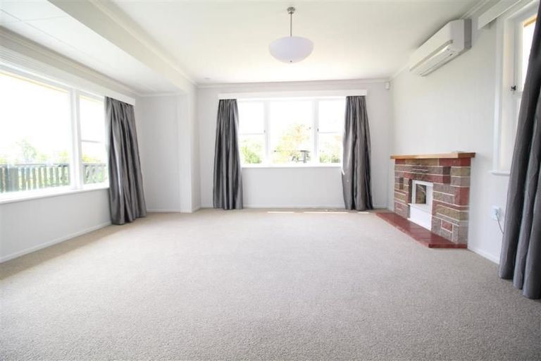 Photo of property in 21 Phillip Avenue, Glen Eden, Auckland, 0602