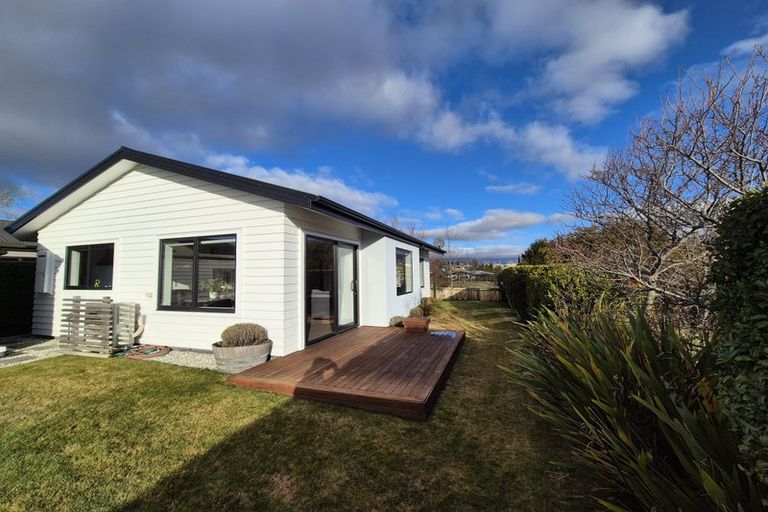 Photo of property in 2 Pukeko Place, Wanaka, 9305