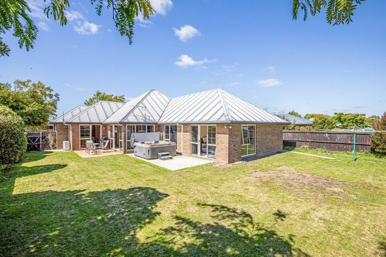 Photo of property in 16 Durrell Way, Rolleston, 7614