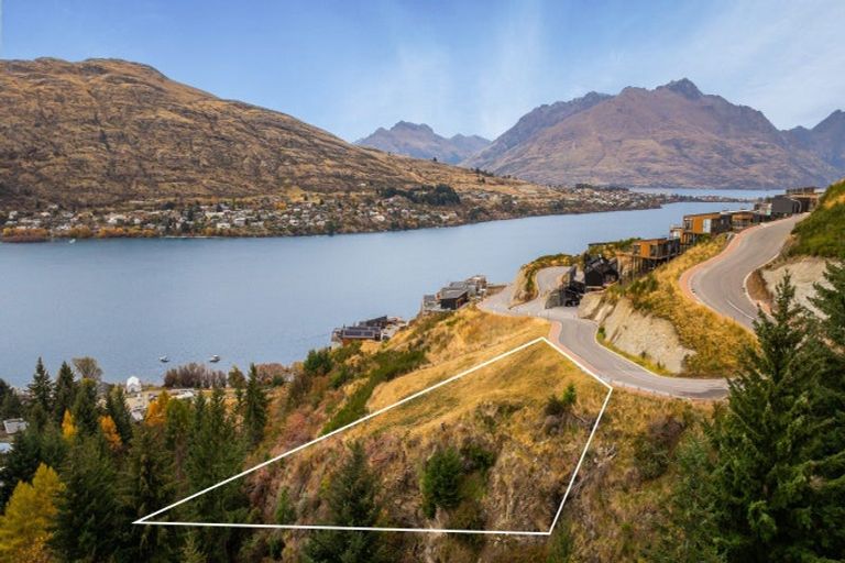 Photo of property in 44 Angelo Drive, Queenstown Hill, Queenstown, 9300