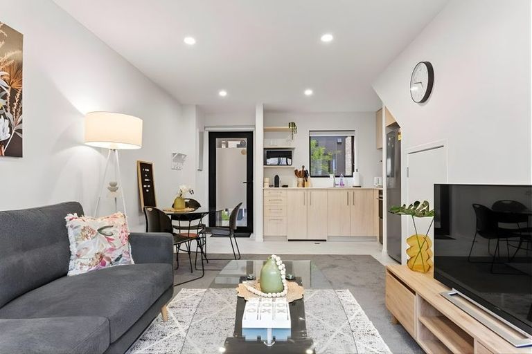 Photo of property in 19/10 Fathom Place, Te Atatu Peninsula, Auckland, 0610