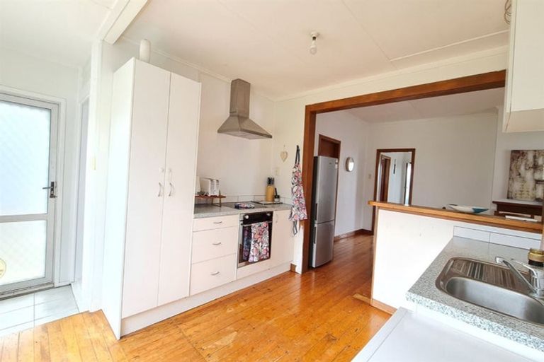 Photo of property in 36 Karaka Street, Helensville, 0800