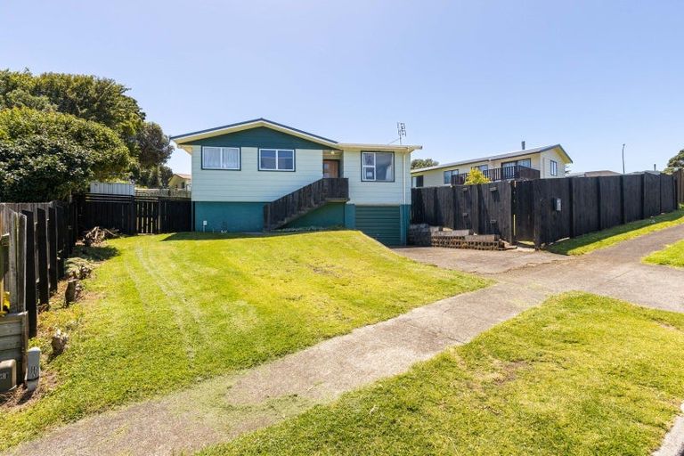 Photo of property in 15 Tahurangi Place, Spotswood, New Plymouth, 4310
