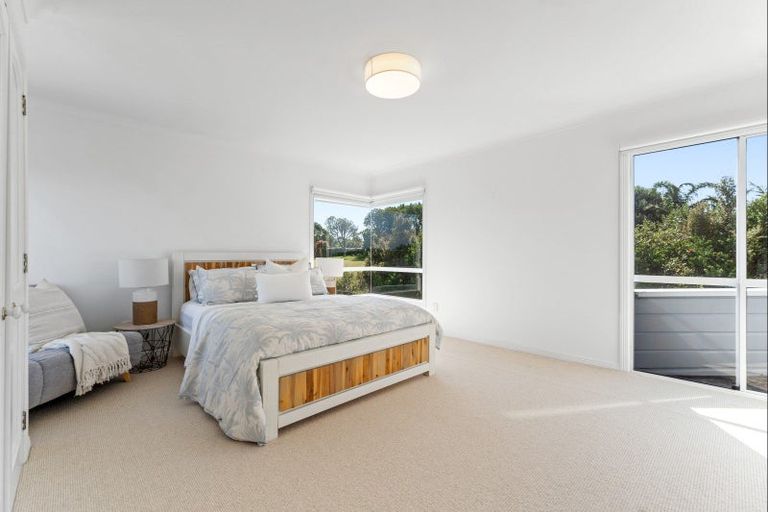 Photo of property in 6 Puriri Place, Sandspit, Warkworth, 0982