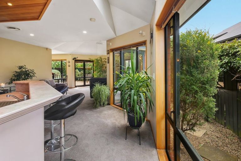 Photo of property in 113 Avonhead Road, Avonhead, Christchurch, 8042