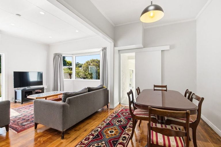 Photo of property in 15 Romney Square, Tawa, Wellington, 5028