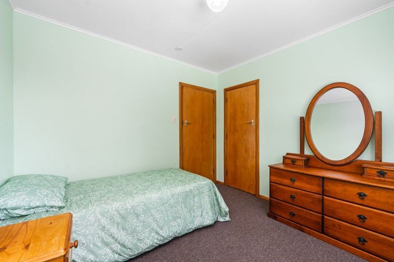 Photo of property in 6 Waugh Street, Kimbolton, 4777