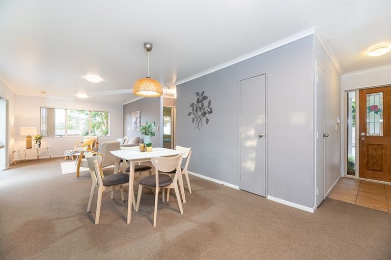 Photo of property in 76 Colwill Road, Massey, Auckland, 0614