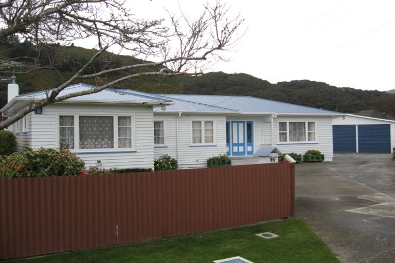 Photo of property in 15 Heath Street, Wainuiomata, Lower Hutt, 5014