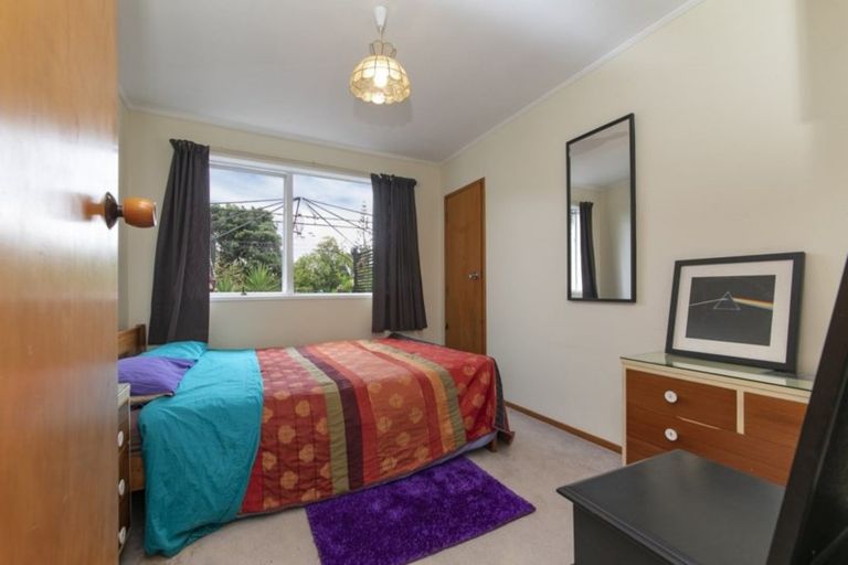 Photo of property in 18 George Herring Place, Glen Eden, Auckland, 0602