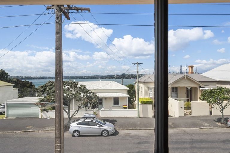 Photo of property in 58 Calliope Road, Stanley Point, Auckland, 0624