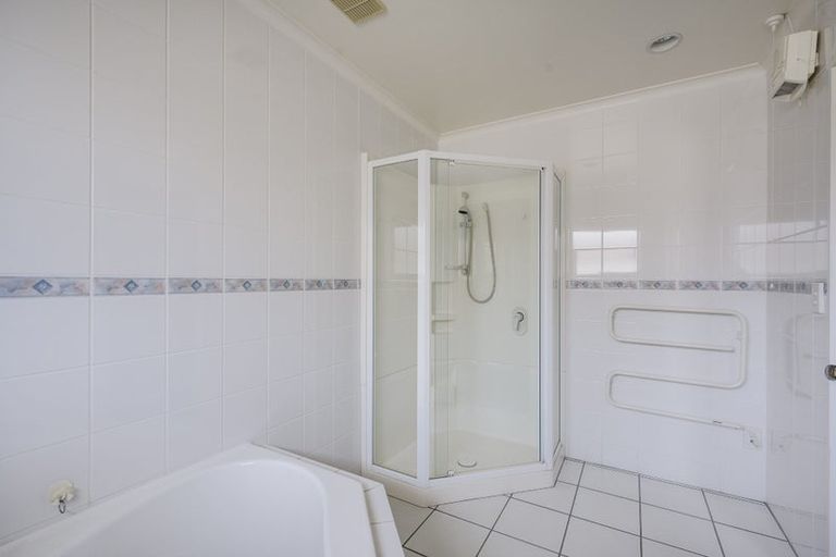 Photo of property in 3 Lowndes Place, Taradale, Napier, 4112
