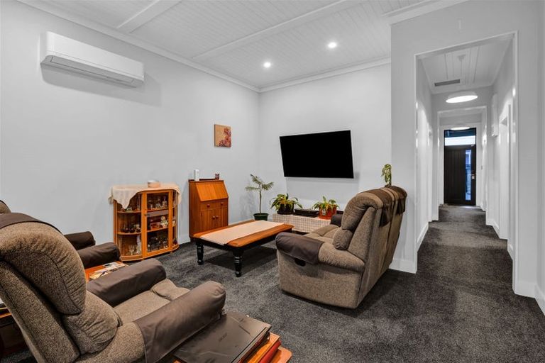 Photo of property in 42 Collins Street, Hawera, 4610