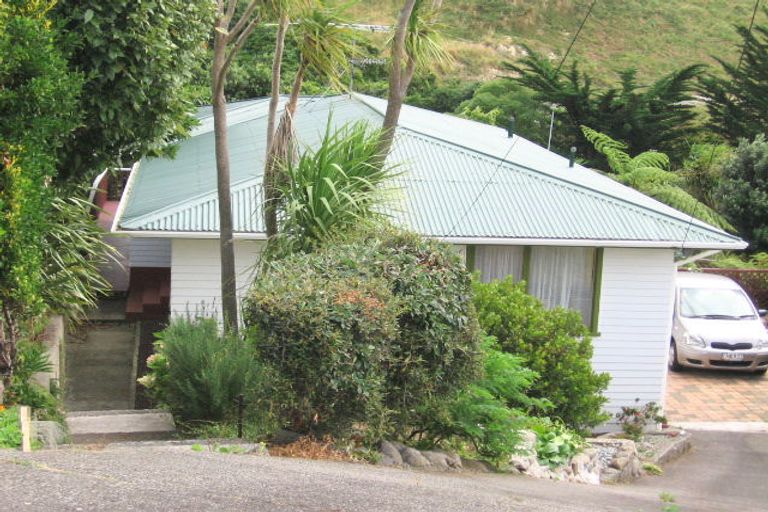 Photo of property in 28 Doris Gordon Crescent, Crofton Downs, Wellington, 6035