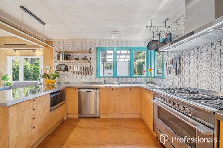 Photo of property in 20 London Road, Korokoro, Lower Hutt, 5012