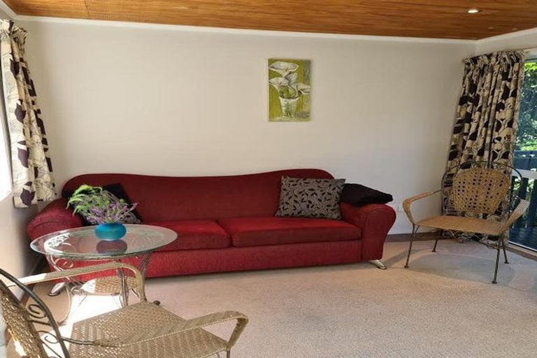Photo of property in 10-12 Glenesk Road, Piha, New Lynn, 0772