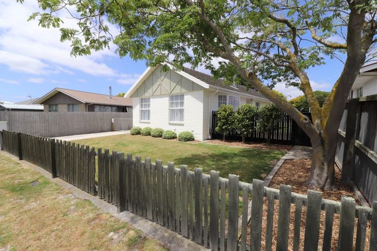 Photo of property in 5 Davidson Crescent, Hornby, Christchurch, 8042