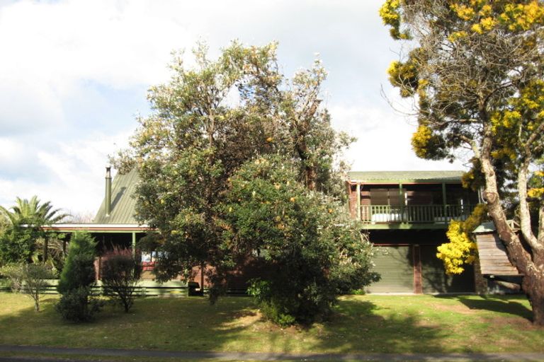 Photo of property in 131 Mckellar Place, Whangamata, 3620