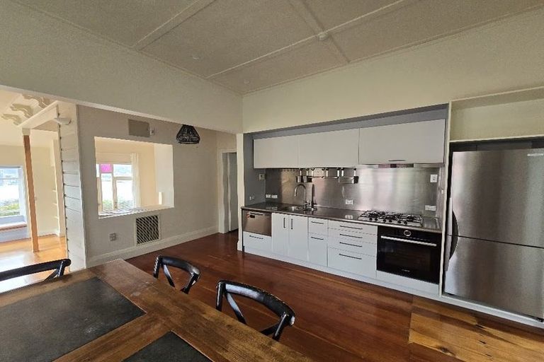 Photo of property in 11 Mcintyre Avenue, Mount Victoria, Wellington, 6011