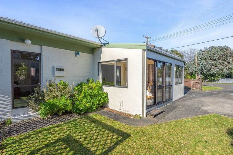 Photo of property in 27 Waimea Road, Waikanae Beach, Waikanae, 5036