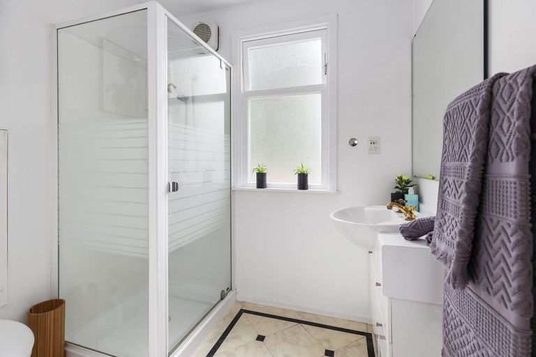 Photo of property in 80 Glenmore Street, Northland, Wellington, 6012