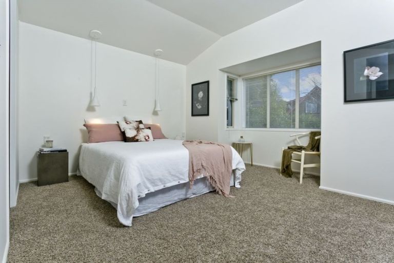 Photo of property in 5 Sandpiper Grove, Unsworth Heights, Auckland, 0632