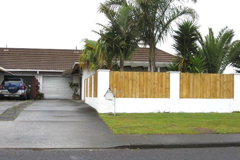 Photo of property in 2 Dumas Place, Rosehill, Papakura, 2113