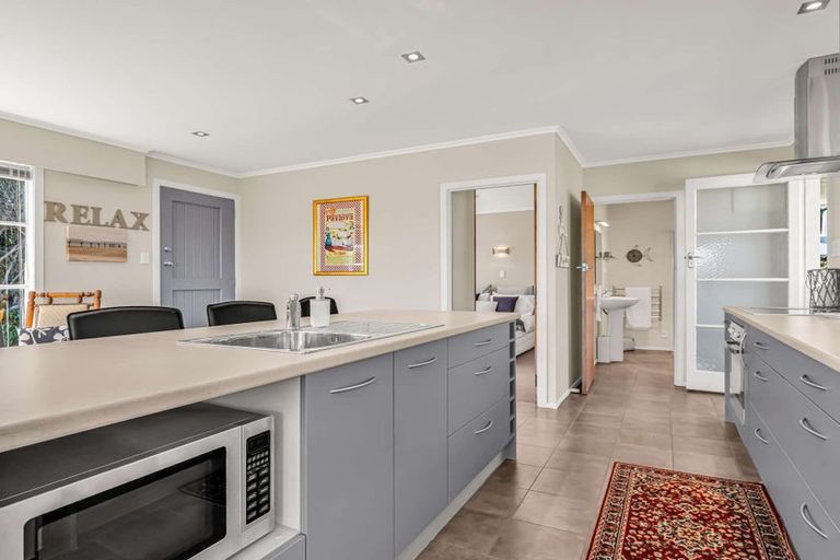 Photo of property in 33 James Mcleod Road, Shelly Beach, South Head, 0874