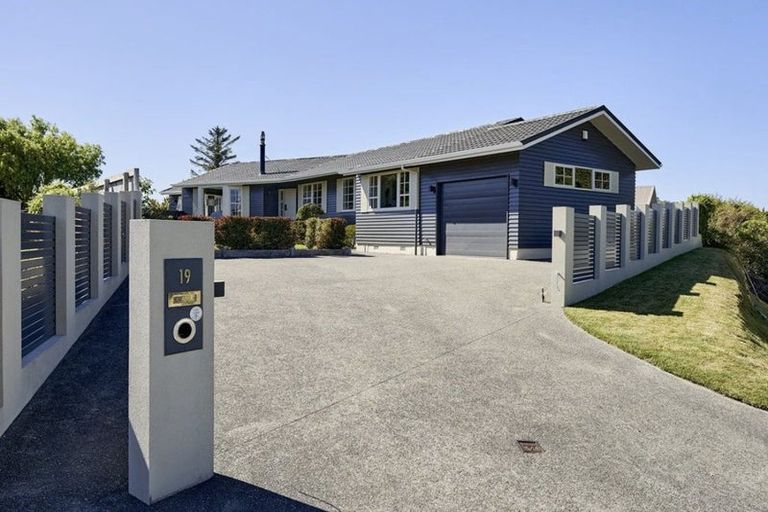 Photo of property in 19 Chorley Grove, Churton Park, Wellington, 6037