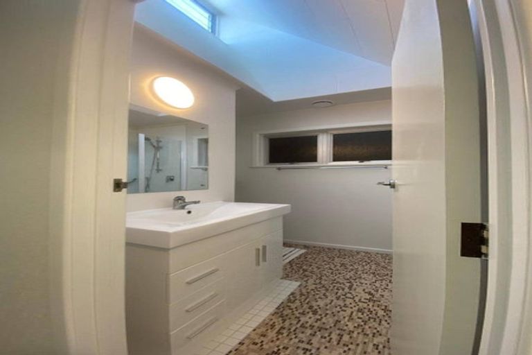 Photo of property in 5a Mckenzie Road, Mangere Bridge, Auckland, 2022